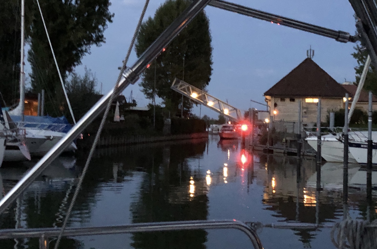 Klappbrücke Marina Rheinhof