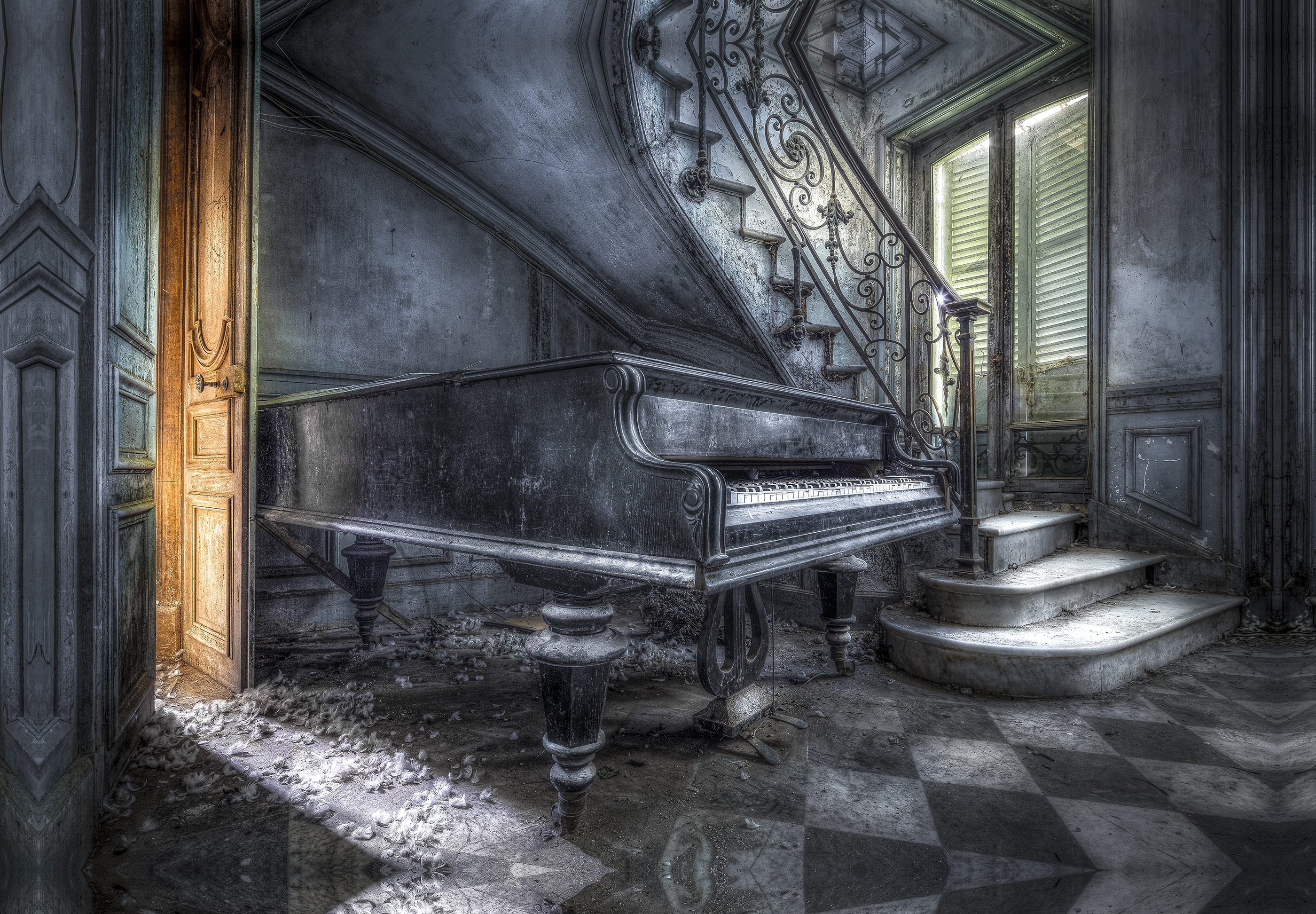 21 Old Piano